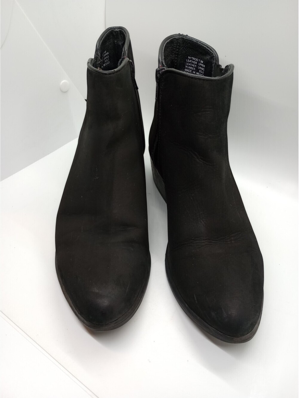 Steve Madden Women's Size 7 And 1/2 M Black Ankle Booties Zip Low Heel 204
